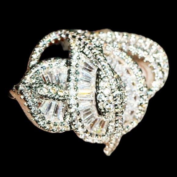 🎁 925 Silver Zircon Statement Ring - Picture 6 of 9